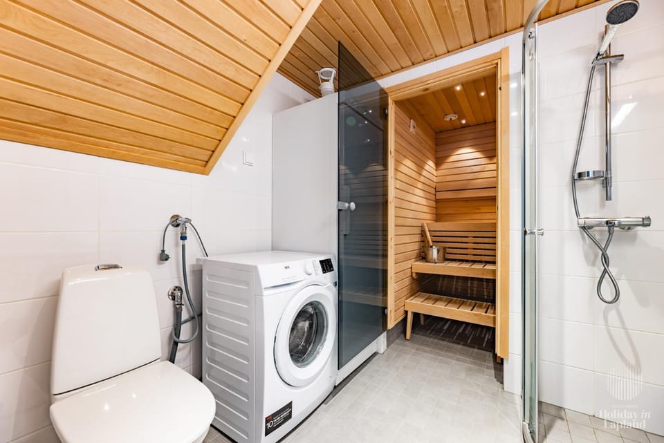 Shower, Toilet, laundry