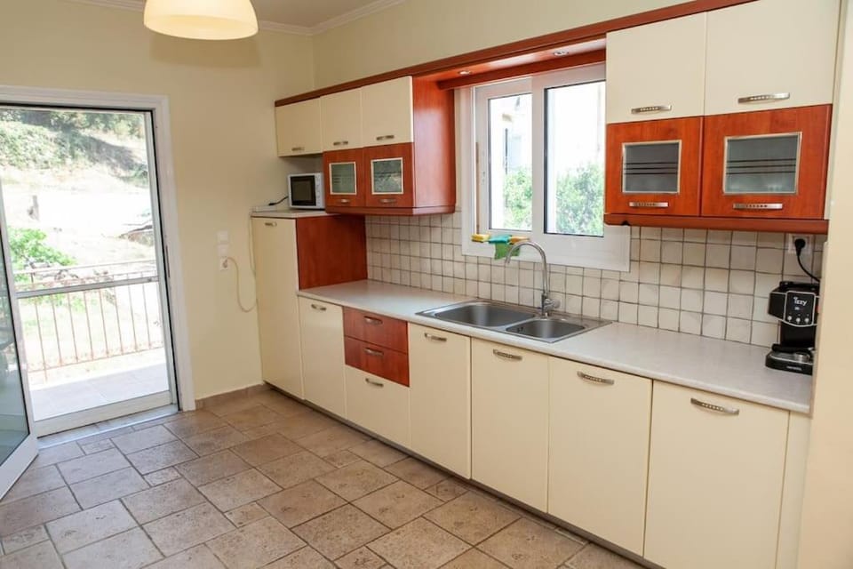 Athena's home for families, 50m from the beach! Apartment in Ligia