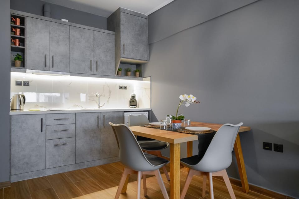 Kitchen or kitchenette, Dining area, stove