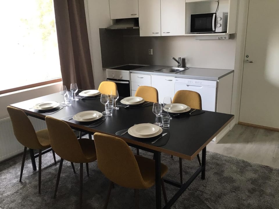 Dining area, kitchen