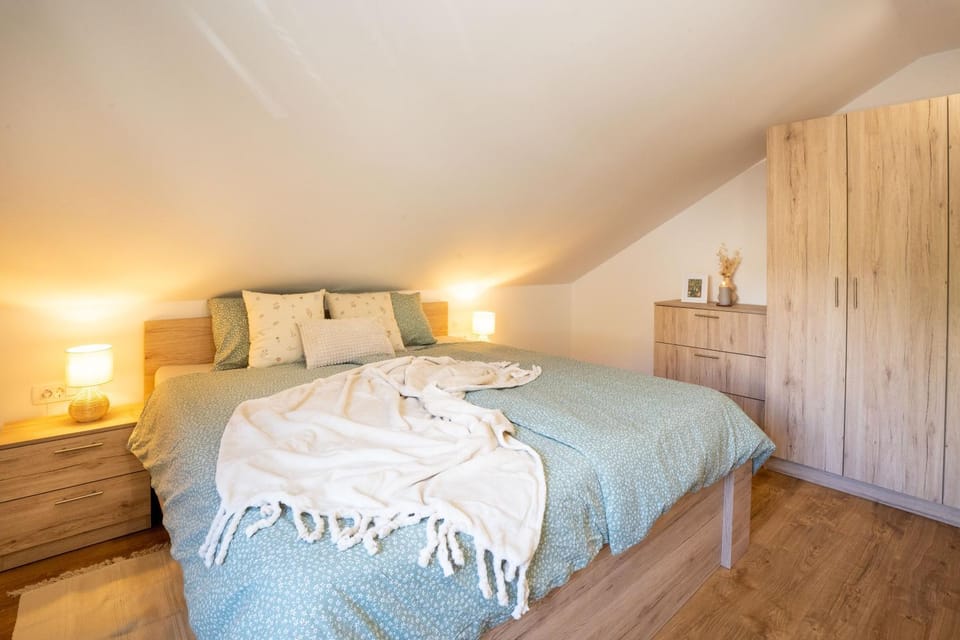 Bed, Bedroom, wardrobe