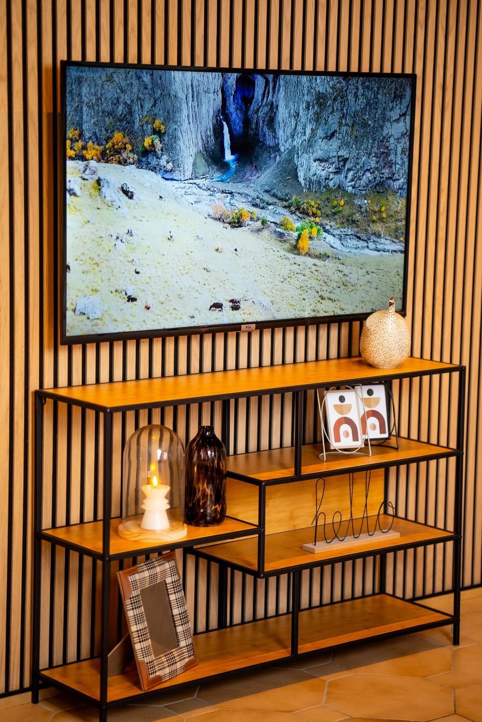 TV and multimedia, Decorative detail
