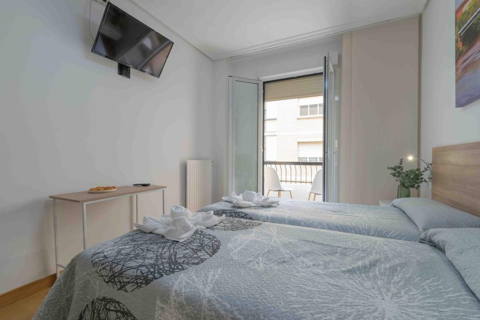CINCO VILLAS Bed and Breakfast in Logrono