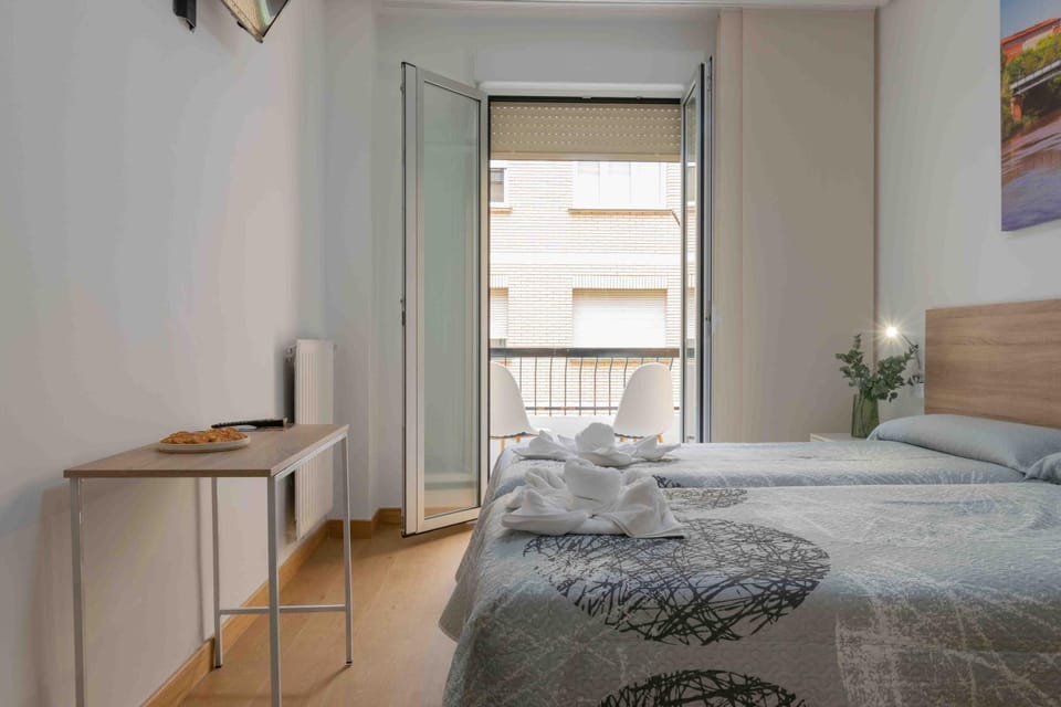 CINCO VILLAS Bed and Breakfast in Logrono