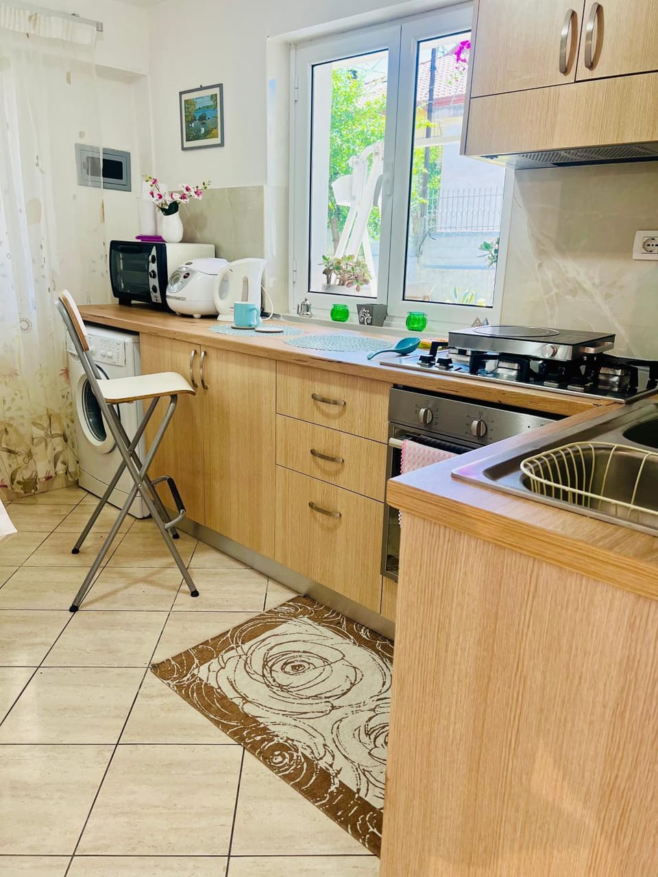 Kitchen or kitchenette, Dining area, oven, stove