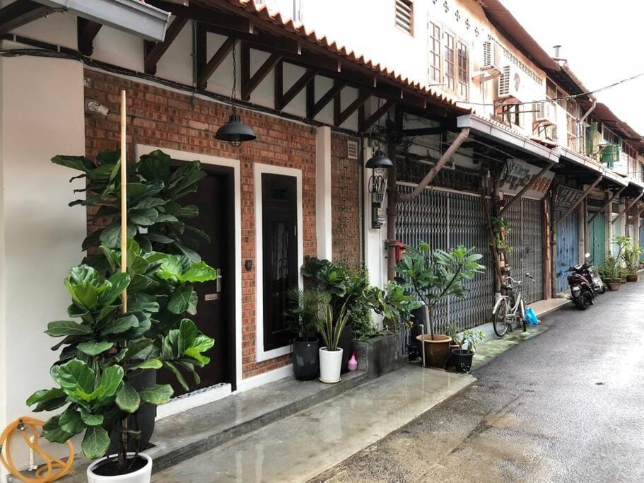 3 Jambatan Steps to Jonker & Riverside House in Malacca