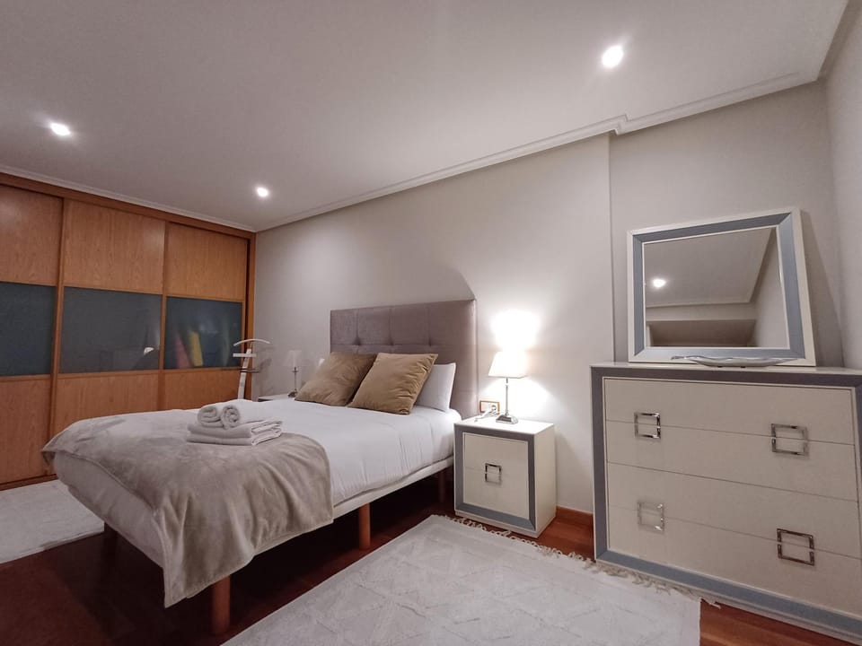 Bed, Photo of the whole room, Bedroom, wardrobe