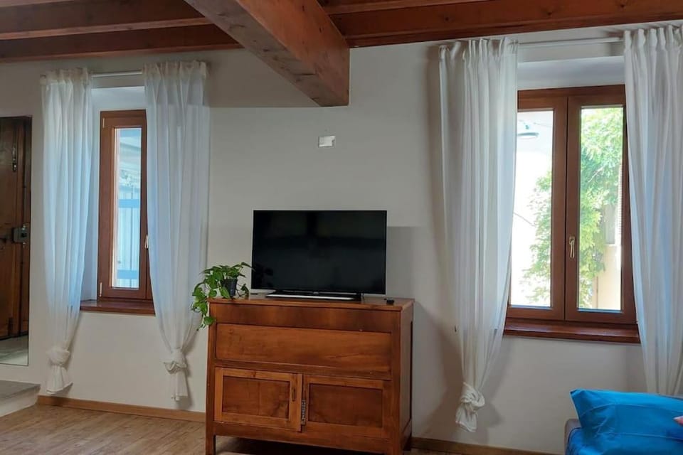 Communal lounge/ TV room, TV and multimedia