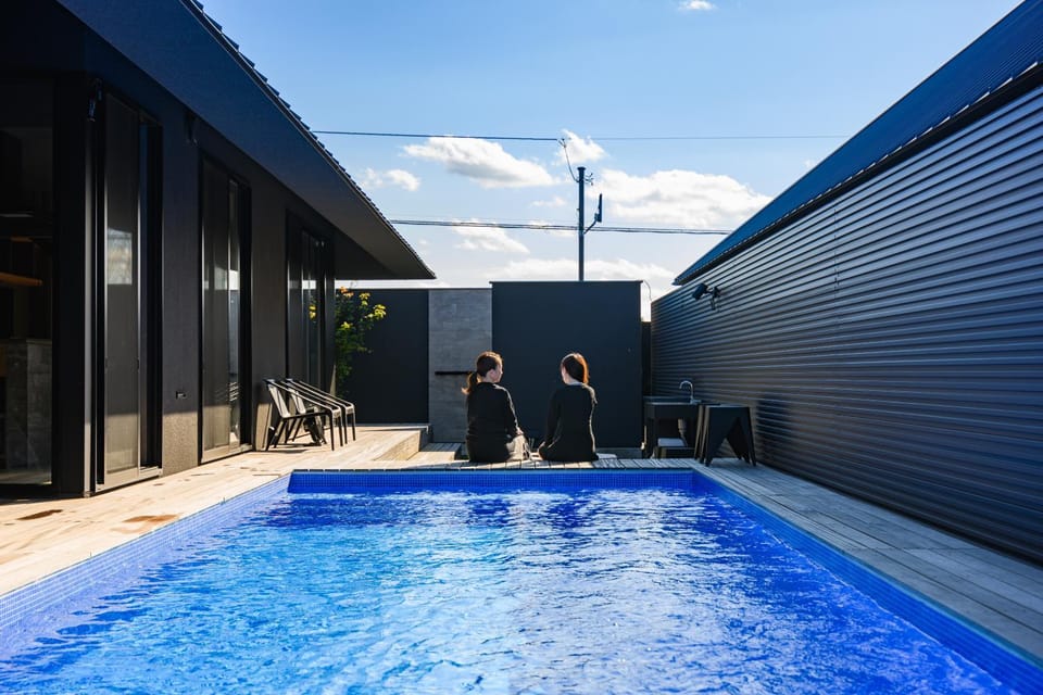 People, Pool view