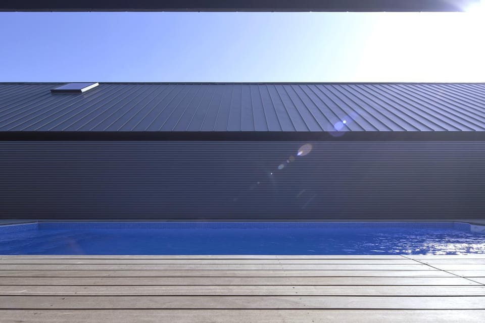 Day, Pool view