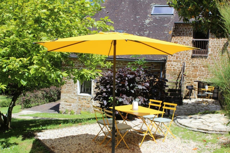 Domaine complet de 5 gîtes, 35 pers avec piscine, tennis House in Normandy