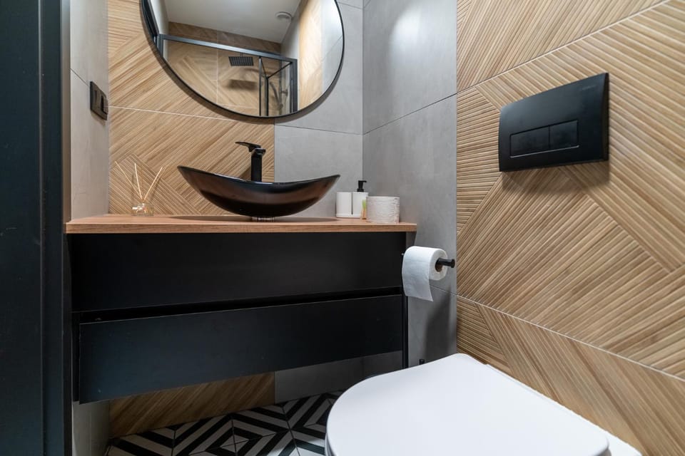 Bathroom, towels