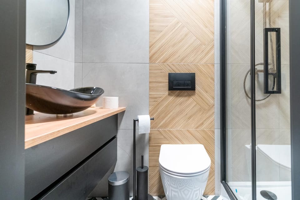 Shower, Toilet, Bathroom, towels