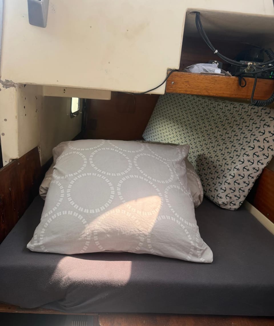 nuit insolite sur un bateau Docked boat in Canet-en-Roussillon