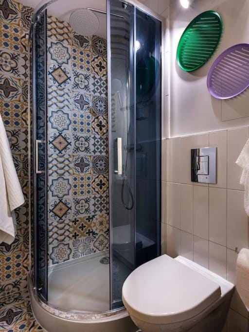 Crocus narrow studio / Kochanowskiego Apartment in Krakow