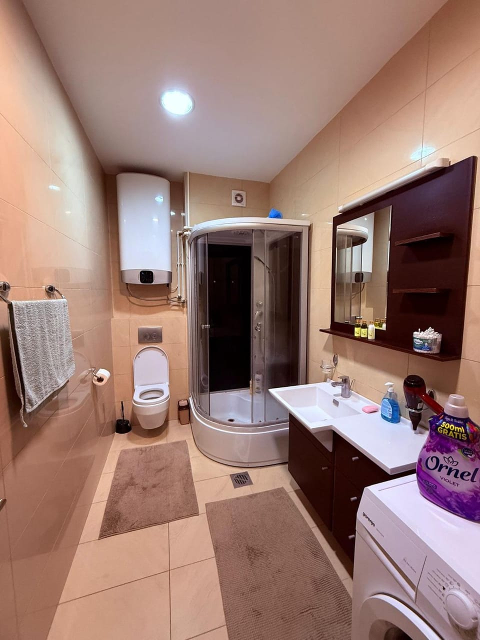 Shower, Toilet, Bathroom, towels