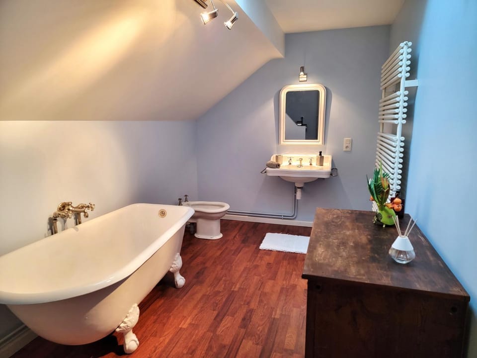 Toilet, Bathroom, Bath