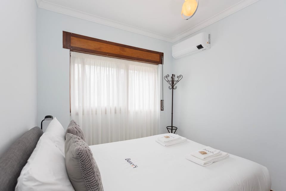 Bed, Photo of the whole room, Bedroom, towels, air conditioner