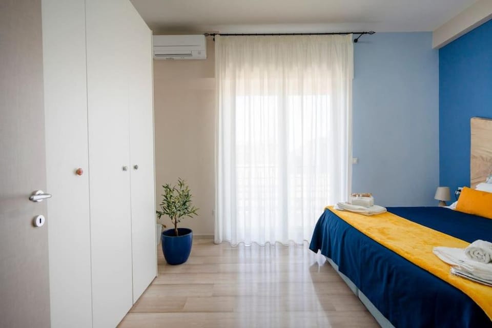 Bed, Photo of the whole room, Bedroom, towels, wardrobe, air conditioner