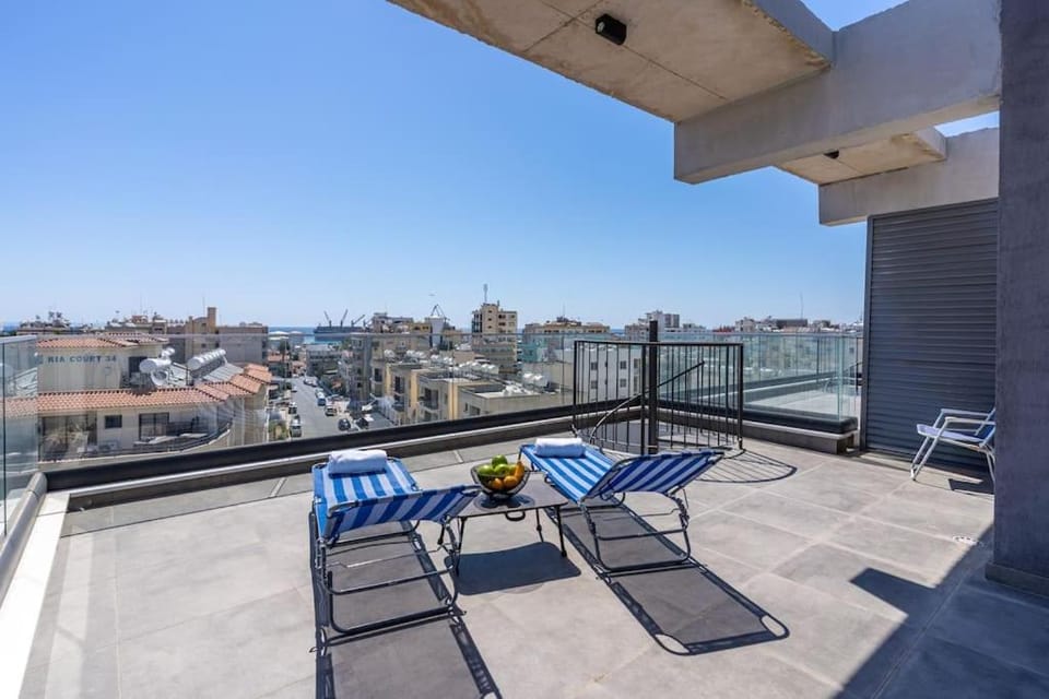 Balcony/Terrace, sunbed