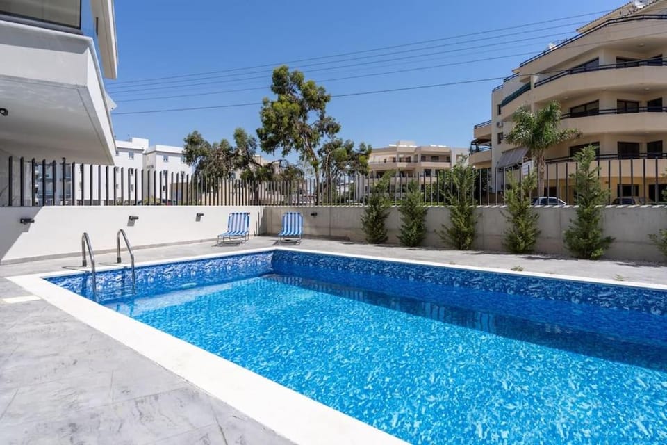 Swimming pool, sunbed