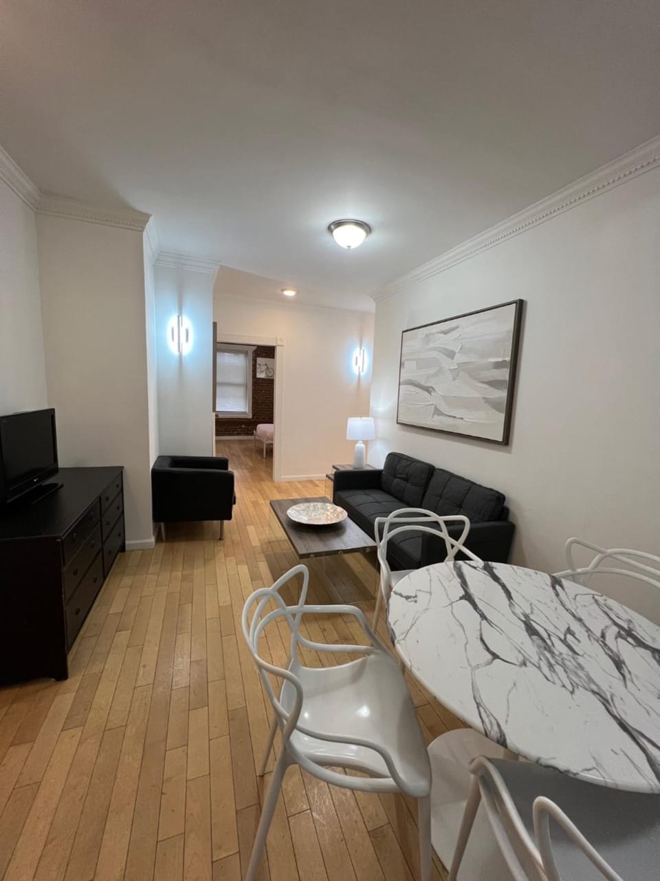 Living room, Photo of the whole room