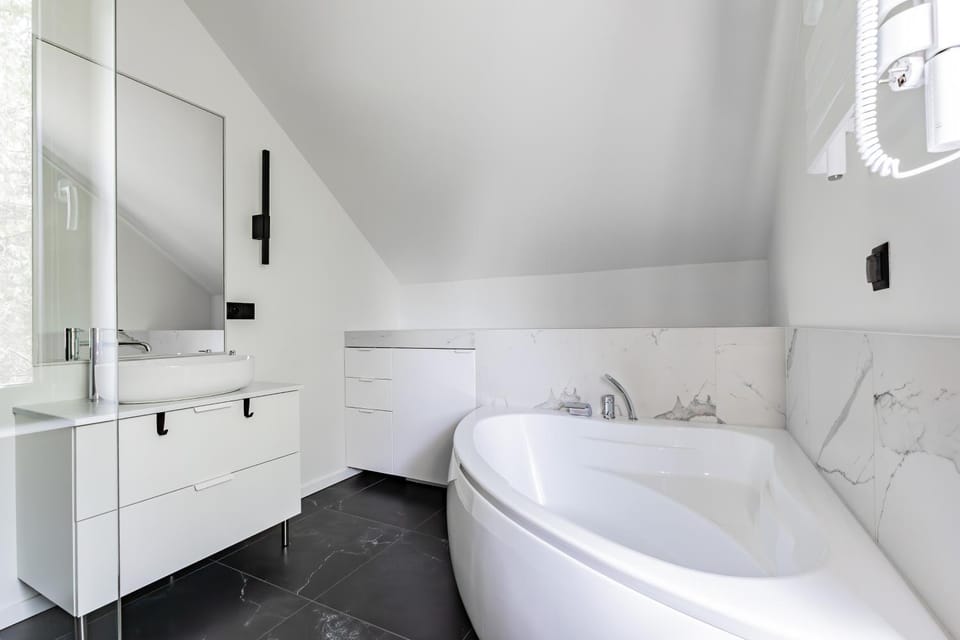 Bathroom, Bath