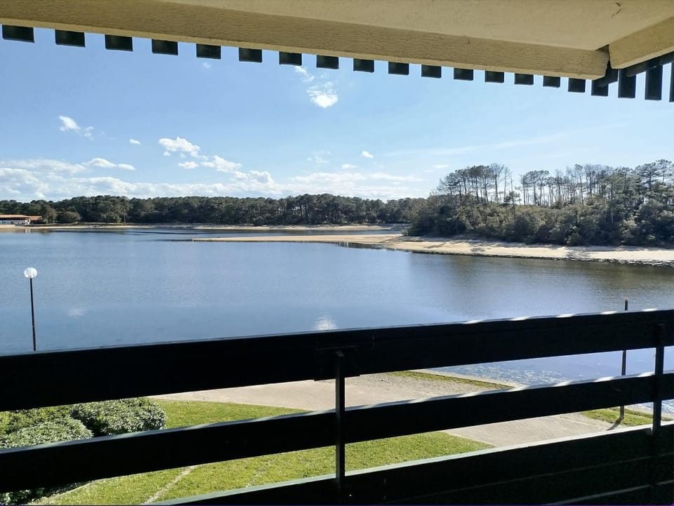 View (from property/room), Balcony/Terrace, Lake view