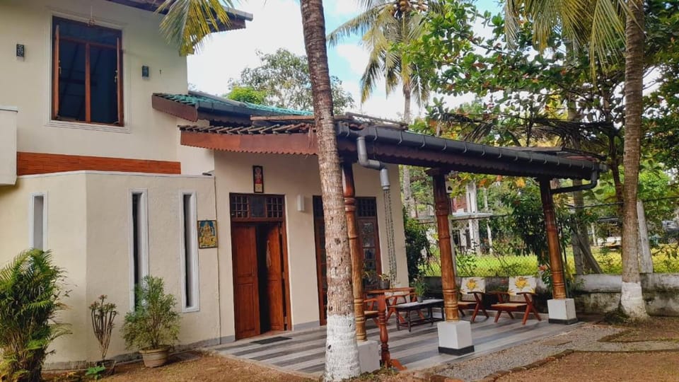 Olive Green Villa in Negombo for Airport Transit Bed and Breakfast in Negombo