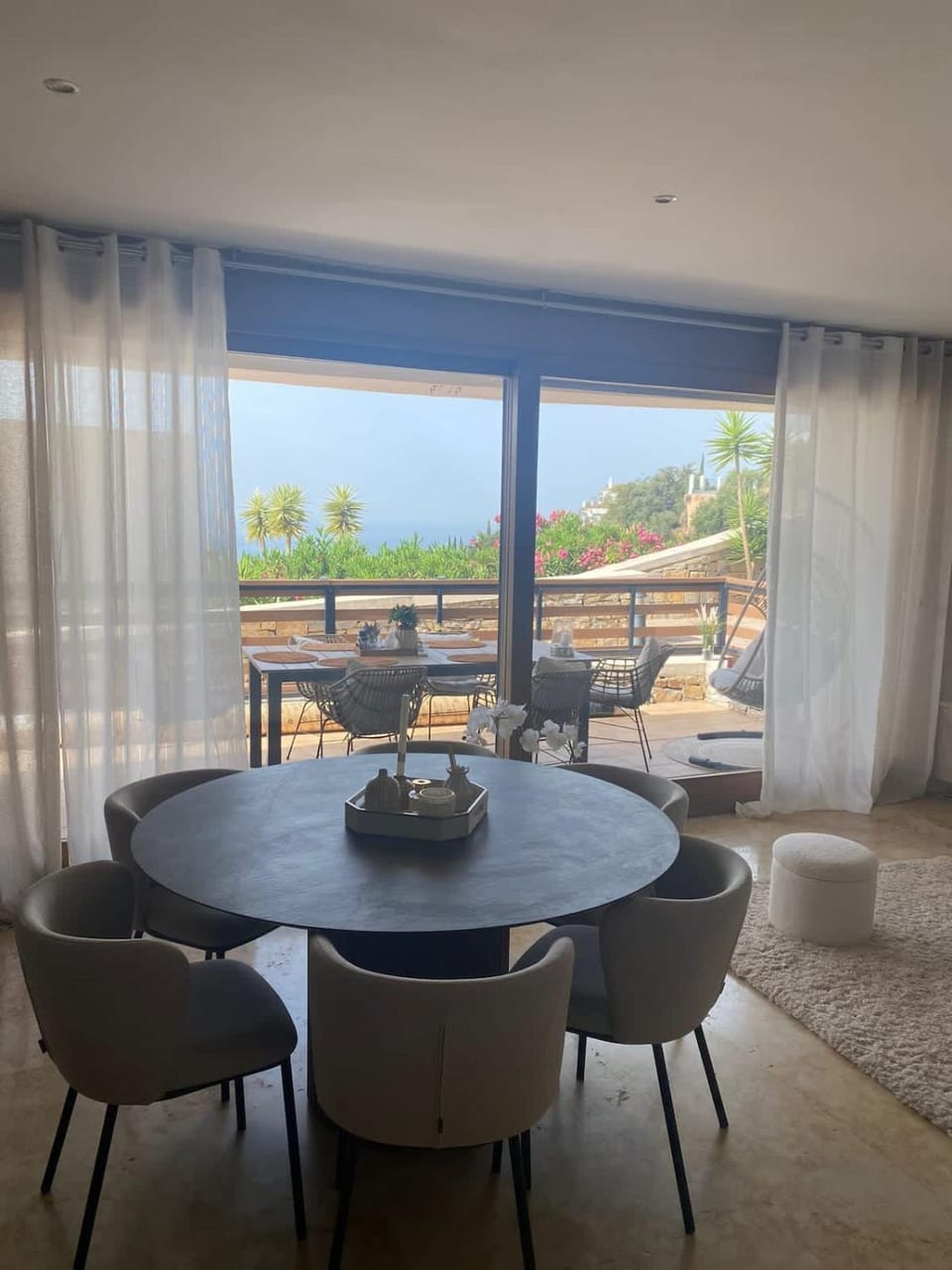View (from property/room), Seating area, Dining area