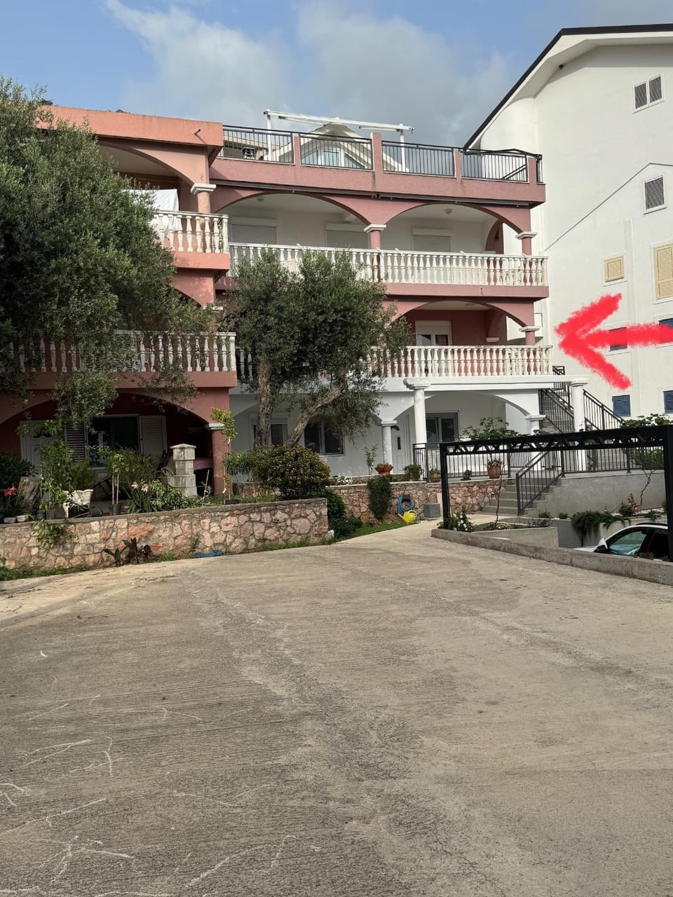 Property building, Balcony/Terrace, Parking