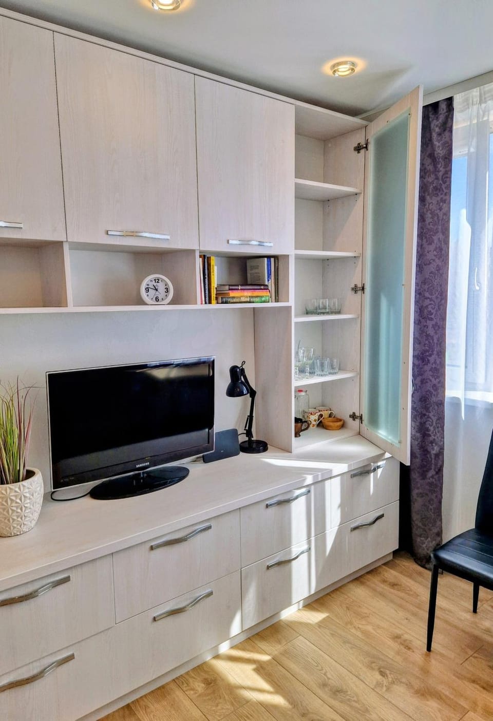 TV and multimedia, Seating area