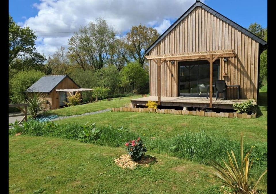 Property building, Patio, Natural landscape, Garden, Garden view