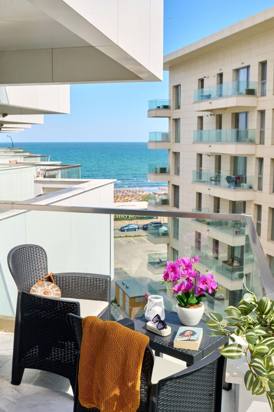 Property building, Balcony/Terrace, Sea view