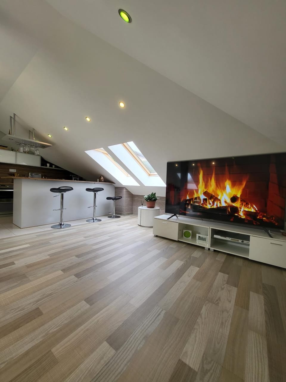 Communal lounge/ TV room, TV and multimedia