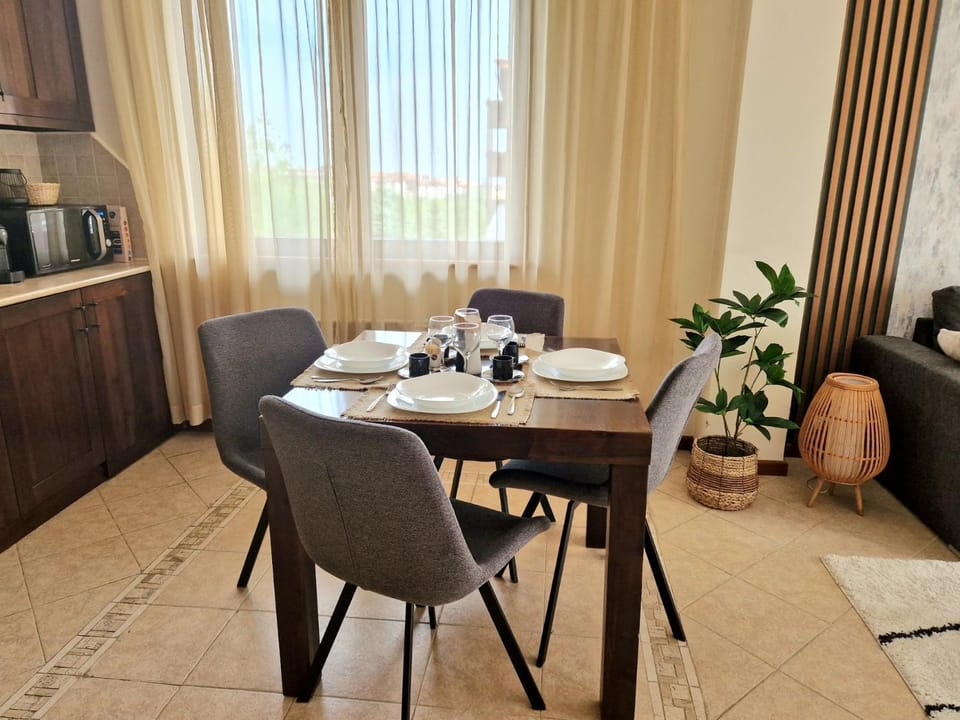 Kitchen or kitchenette, Living room, Seating area