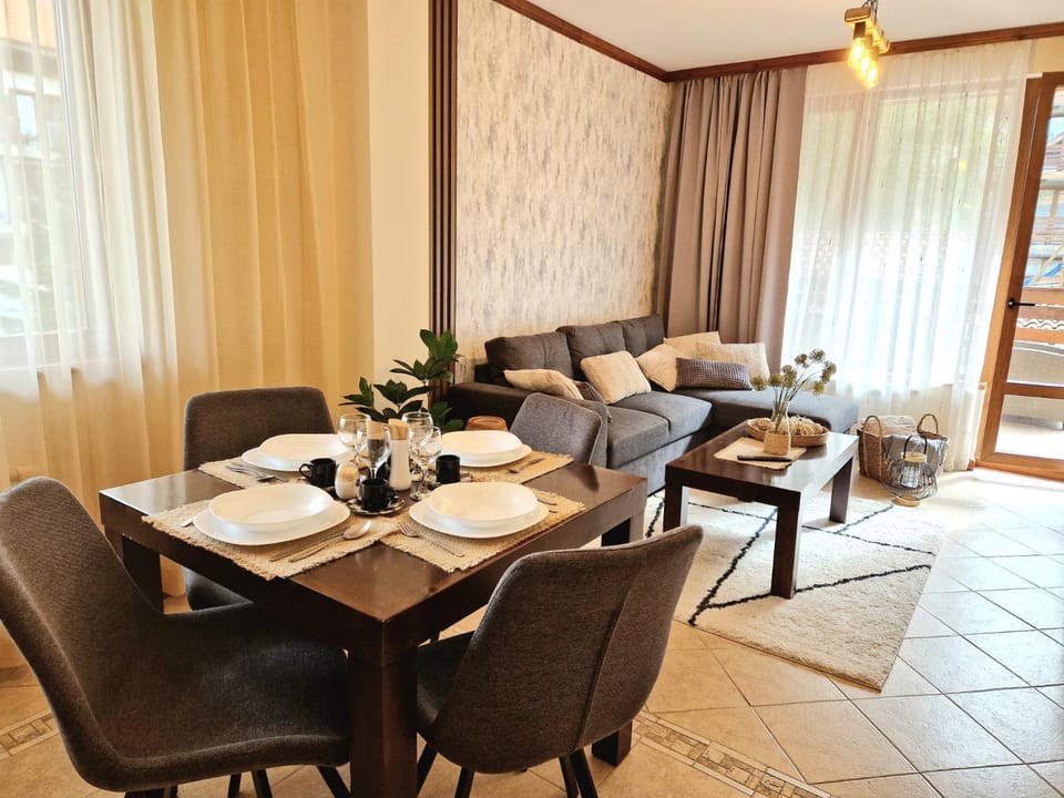 Living room, Seating area, Dining area