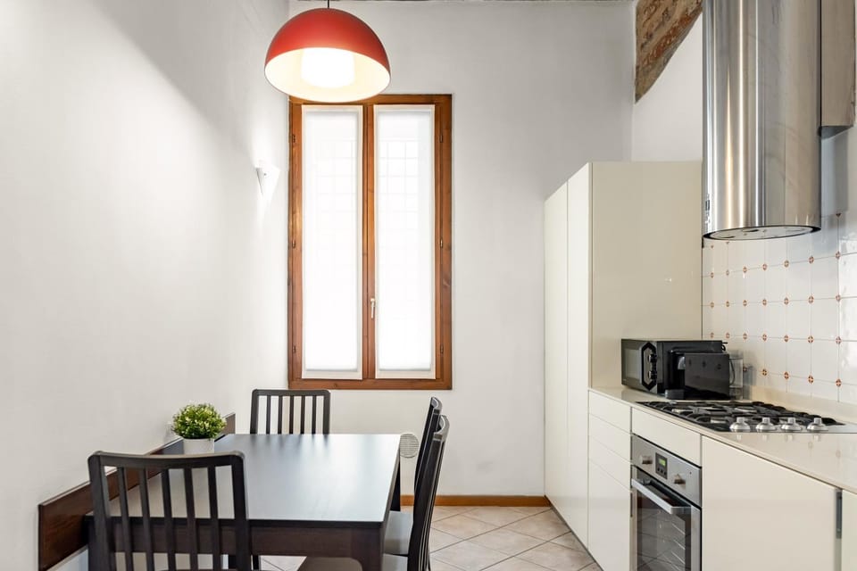 Kitchen or kitchenette, Dining area, oven, stove