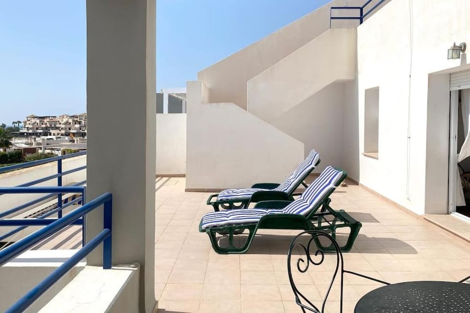Ático con vistas al mar en primera línea de playa Apartment in Andalusia