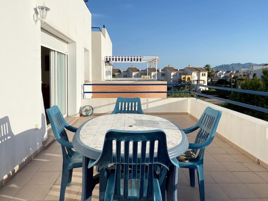 Ático con vistas al mar en primera línea de playa Apartment in Andalusia