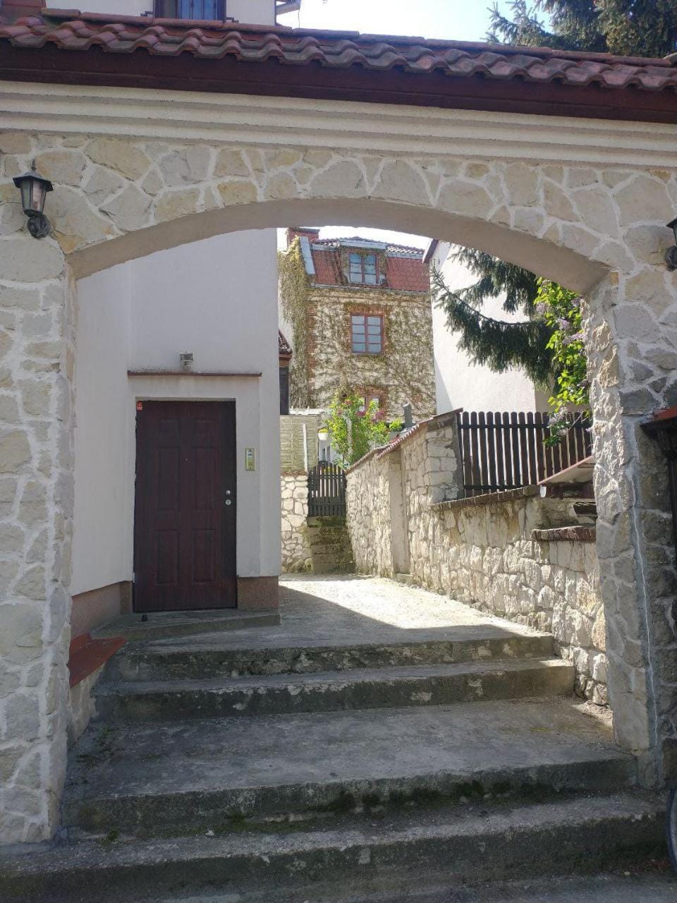 Property building, Patio, Facade/entrance