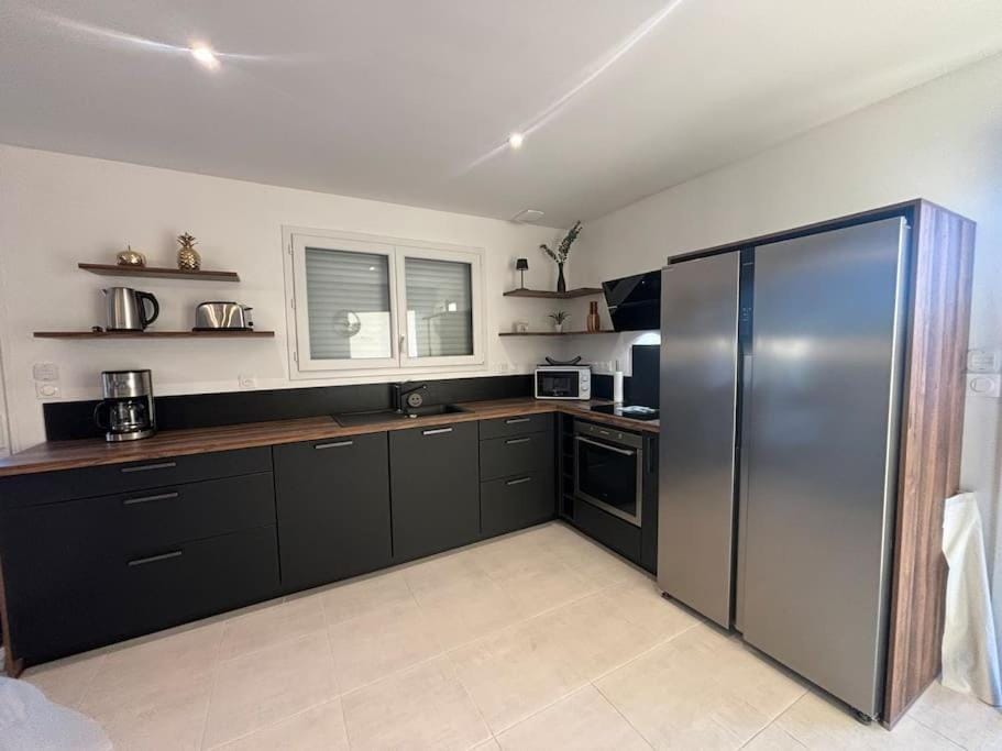 Coffee/tea facilities, Kitchen or kitchenette, dishwasher, oven