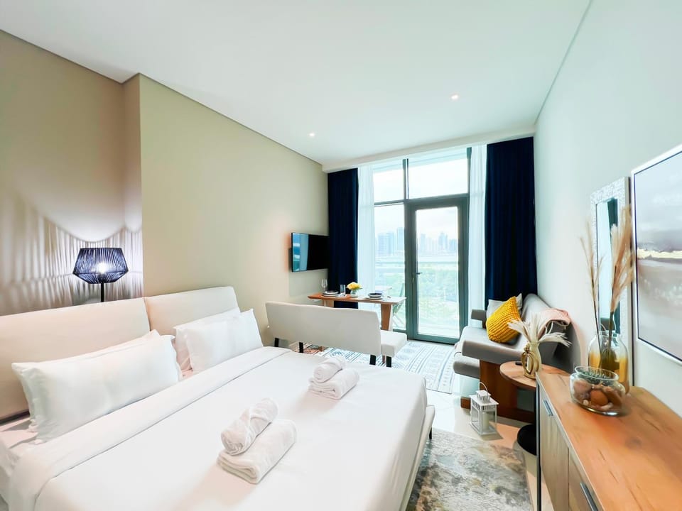 Bed, TV and multimedia, Living room, Seating area