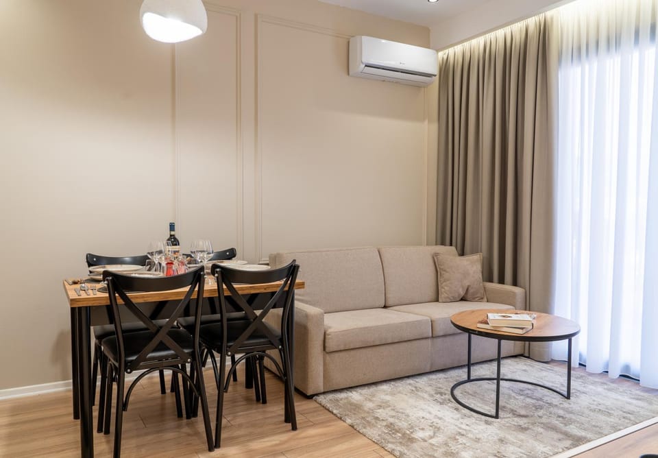Living room, Seating area, Dining area, air conditioner