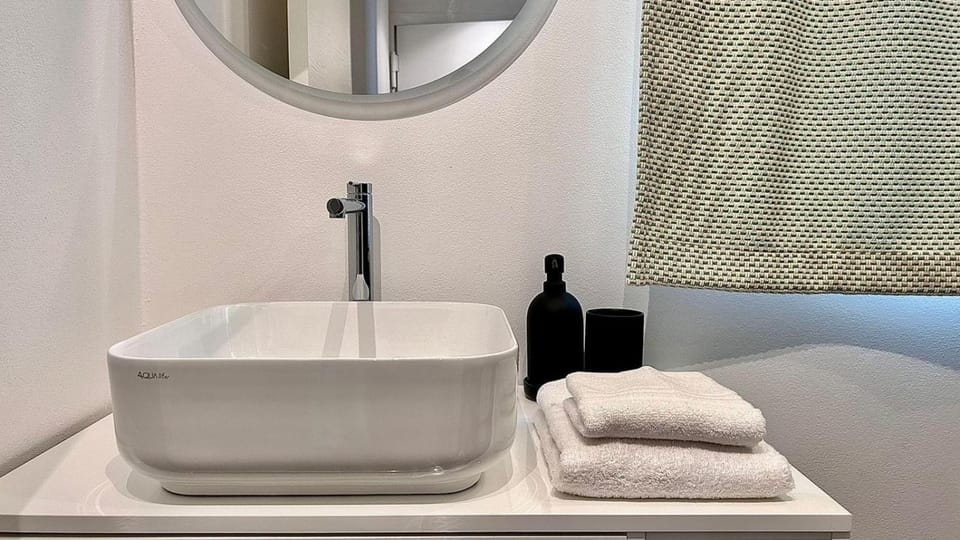 Bathroom, towels
