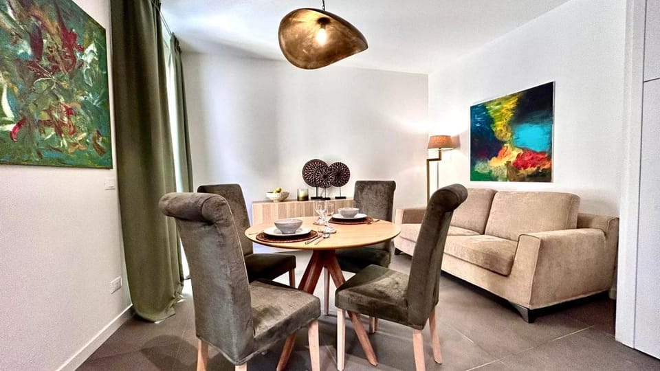 Living room, Seating area, Dining area