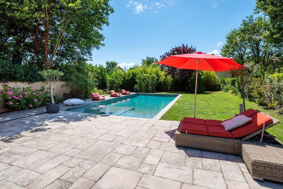 L'Antiquaire - Chic and trendy family house with garden and swimming pool Villa in Auvergne-Rhône-Alpes