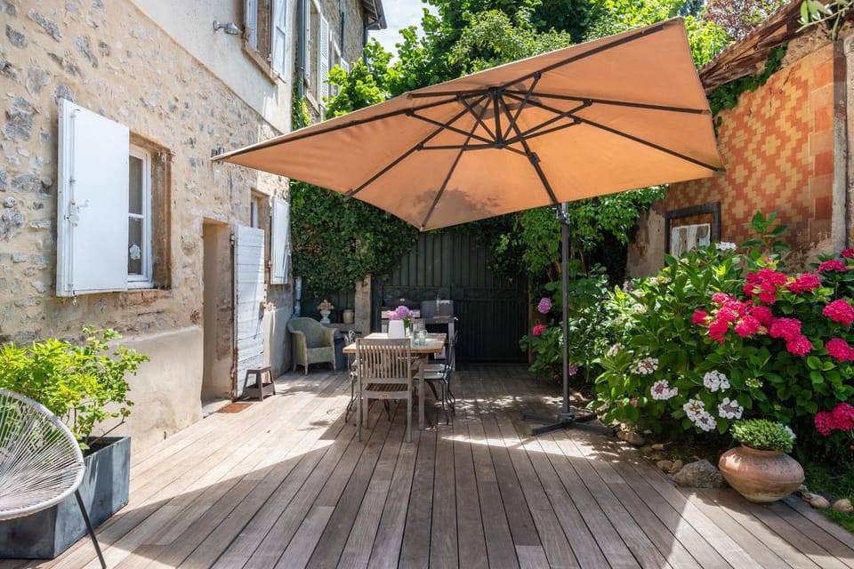L'Antiquaire - Chic and trendy family house with garden and swimming pool Villa in Auvergne-Rhône-Alpes