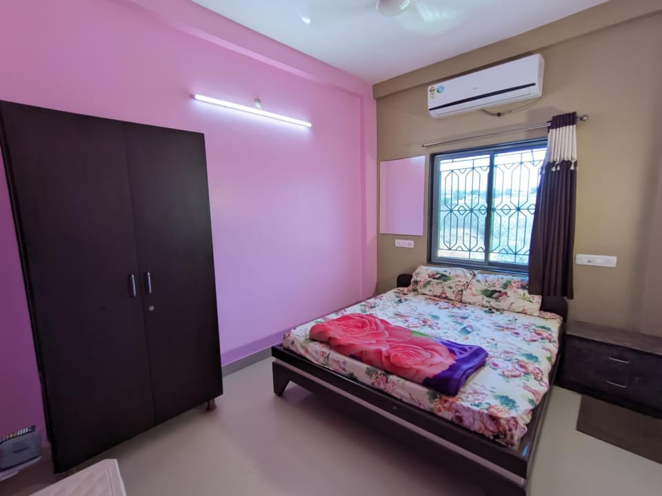 Bed, Photo of the whole room, Bedroom, air conditioner