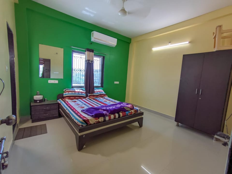 Bed, Photo of the whole room, Bedroom, air conditioner